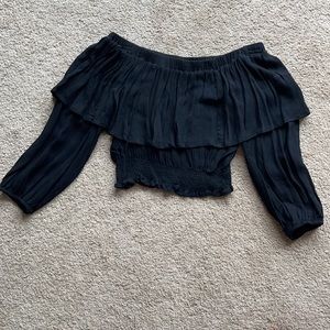 Off the shoulder cropped sleeved top
